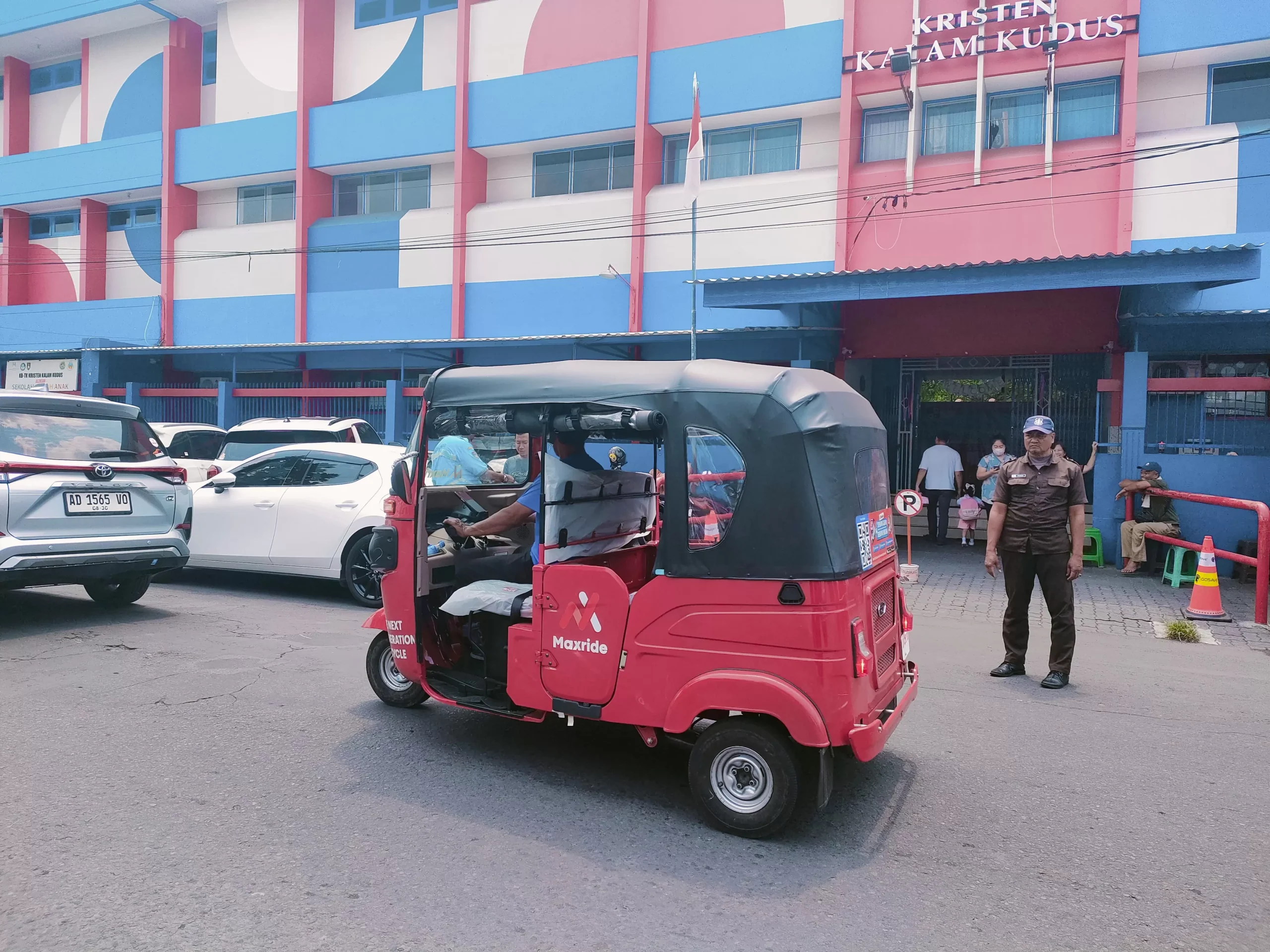 Polemik Bajaj Maxride